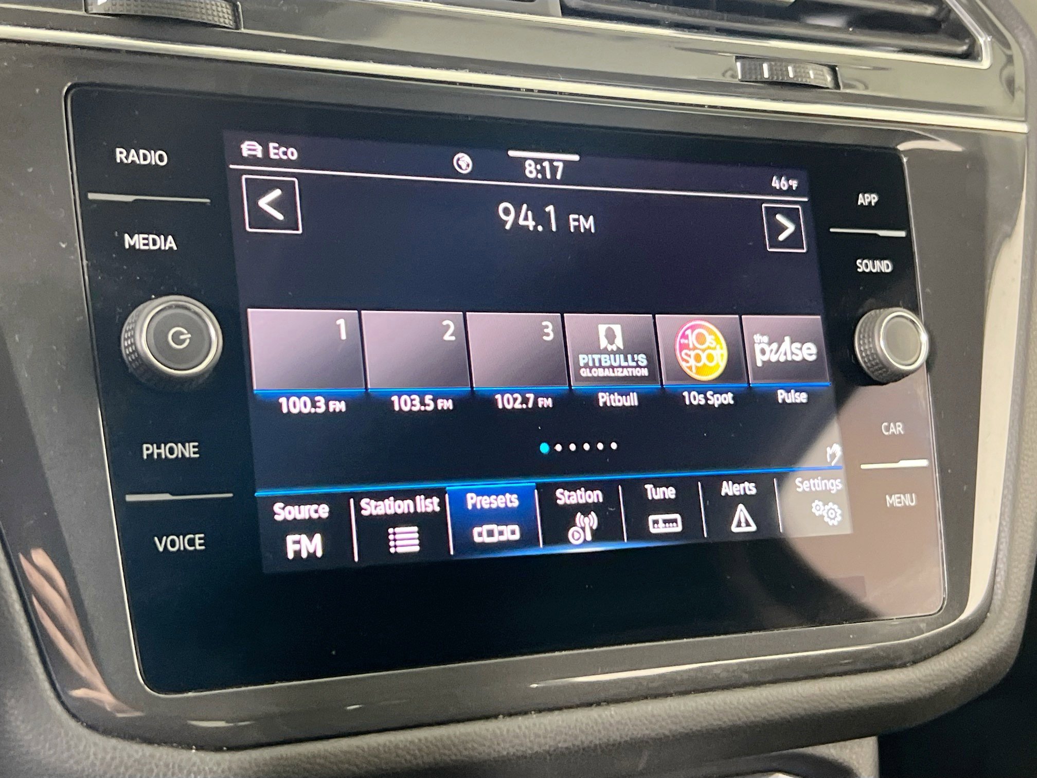 Used 2022 Volkswagen Tiguan SE AWD/4WD image 14