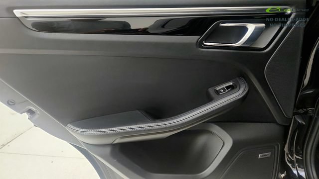 Used 2024 Porsche Macan S AWD/4WD image 45