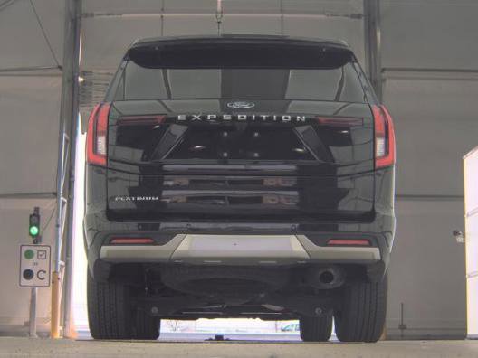 Certified 2025 Ford Expedition Platinum AWD/4WD image 6
