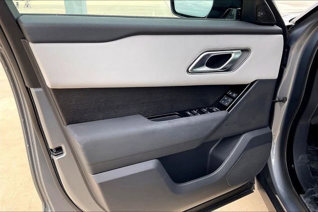 Used 2025 Land Rover Range Rover Velar Dynamic SE image 23