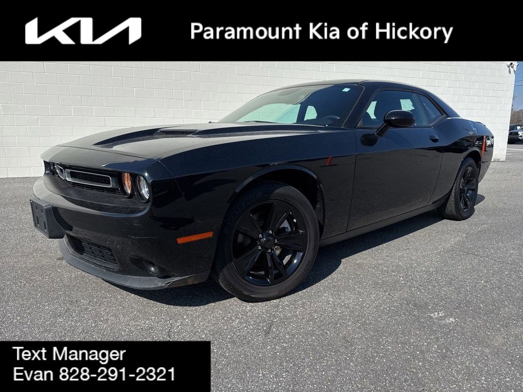 Used 2023 Dodge Challenger SXT video 1