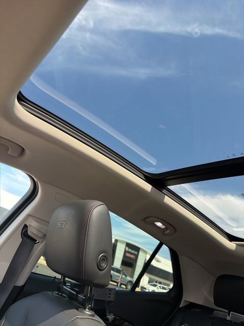 Used 2022 Buick Envision Essence w/ Technology Package I AWD/4WD image 5