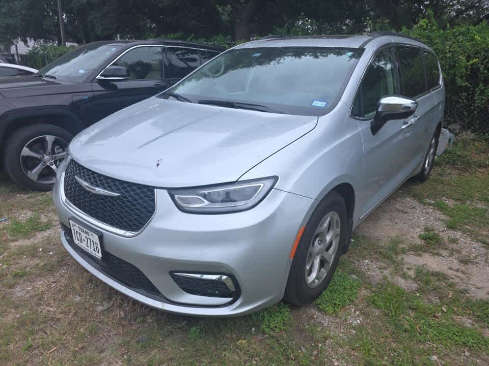 Used 2023 Chrysler Pacifica Limited w/ Uconnect Theater Family Group FWD video 2