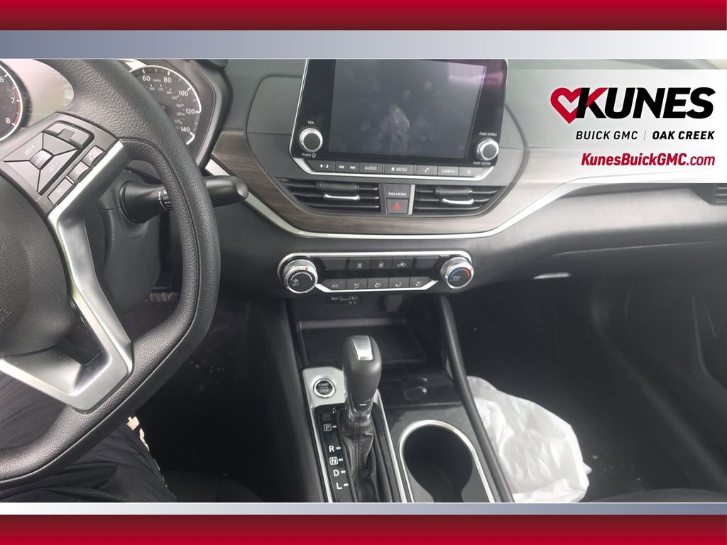 Used 2024 Nissan Altima 2.5 SV image 14