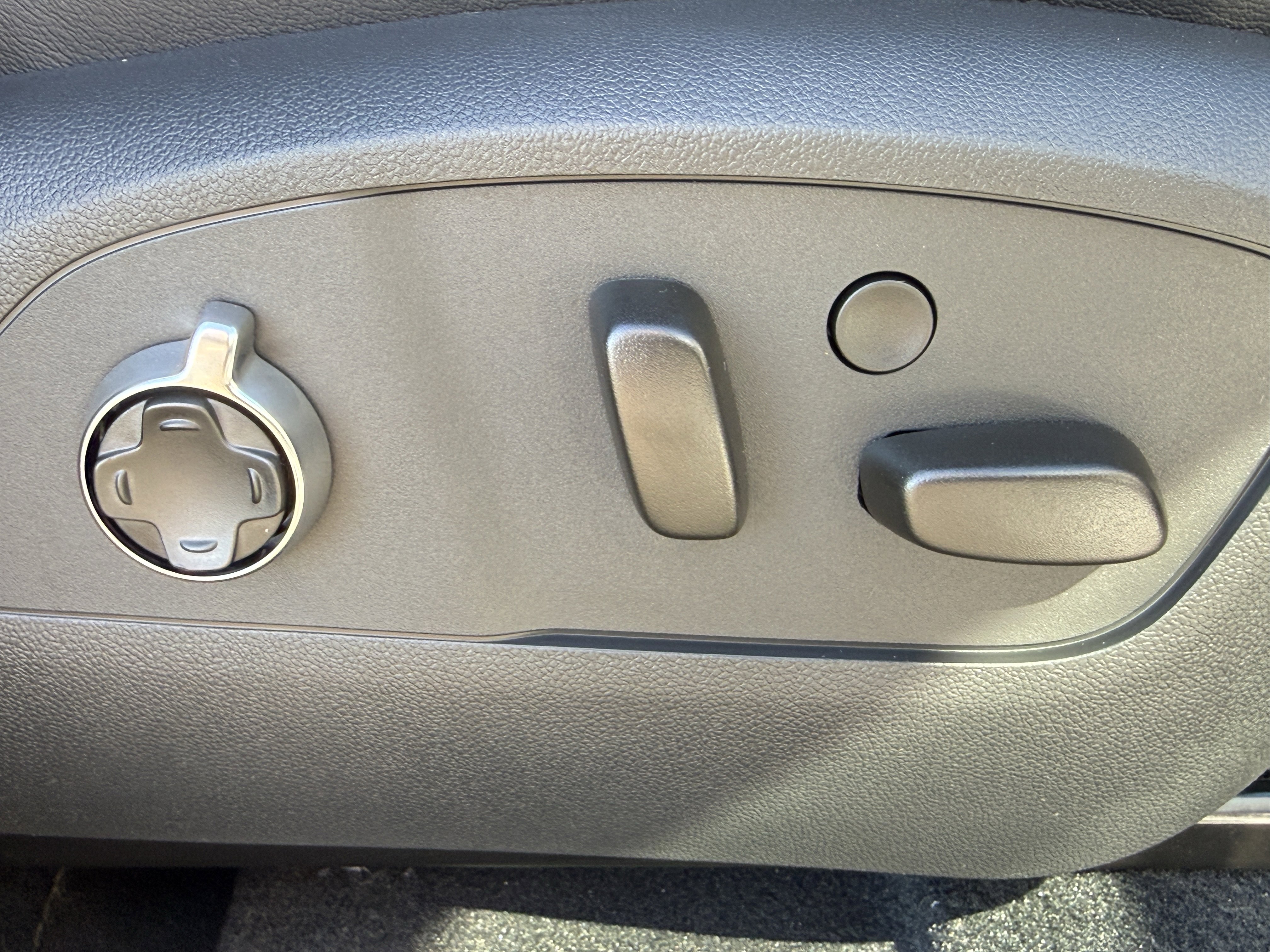 New 2026 GMC Acadia Denali Ultimate w/ LPO, Floor Liner Package image 16