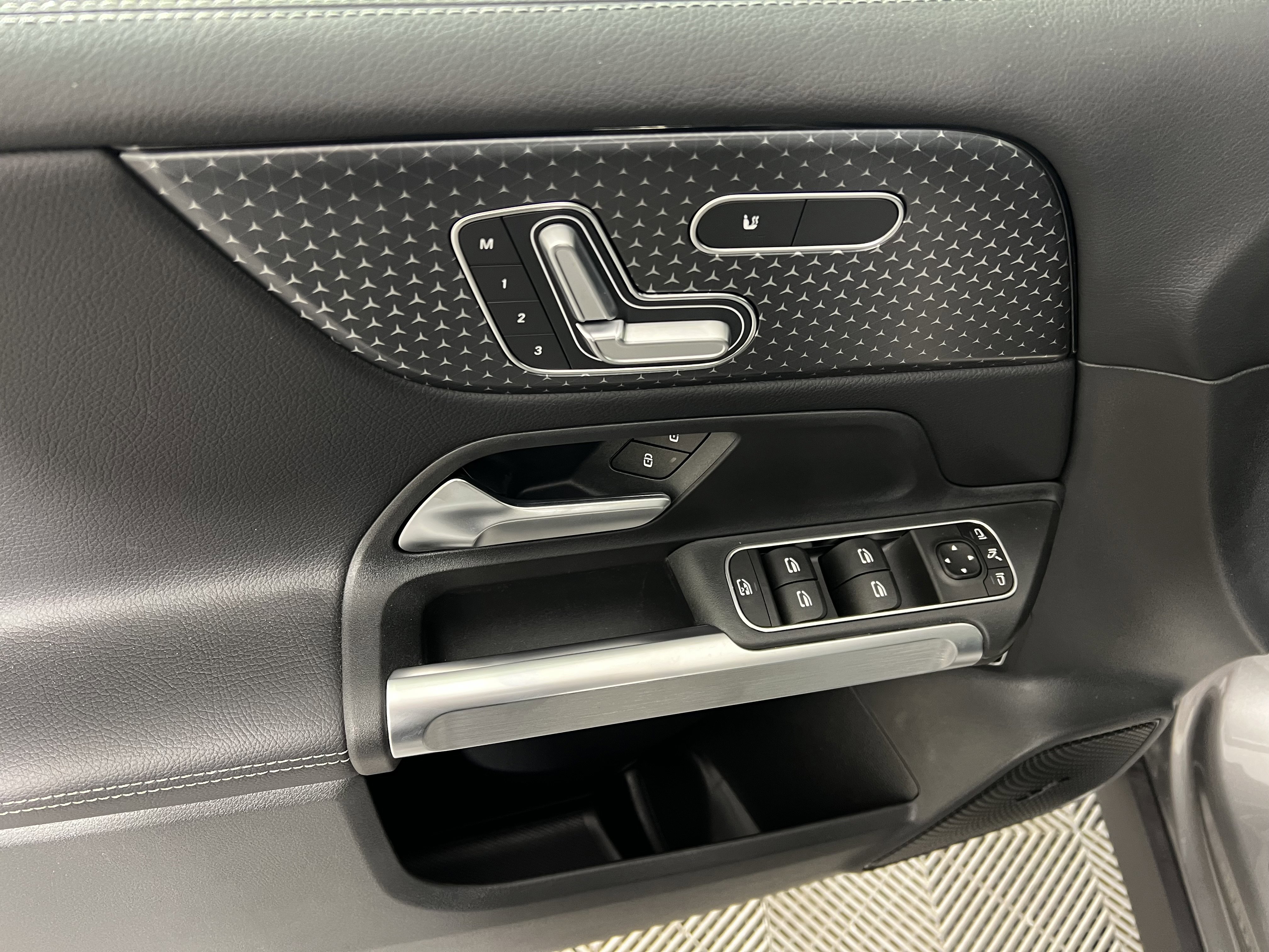 New 2026 Mercedes-Benz GLB 250 4MATIC image 19