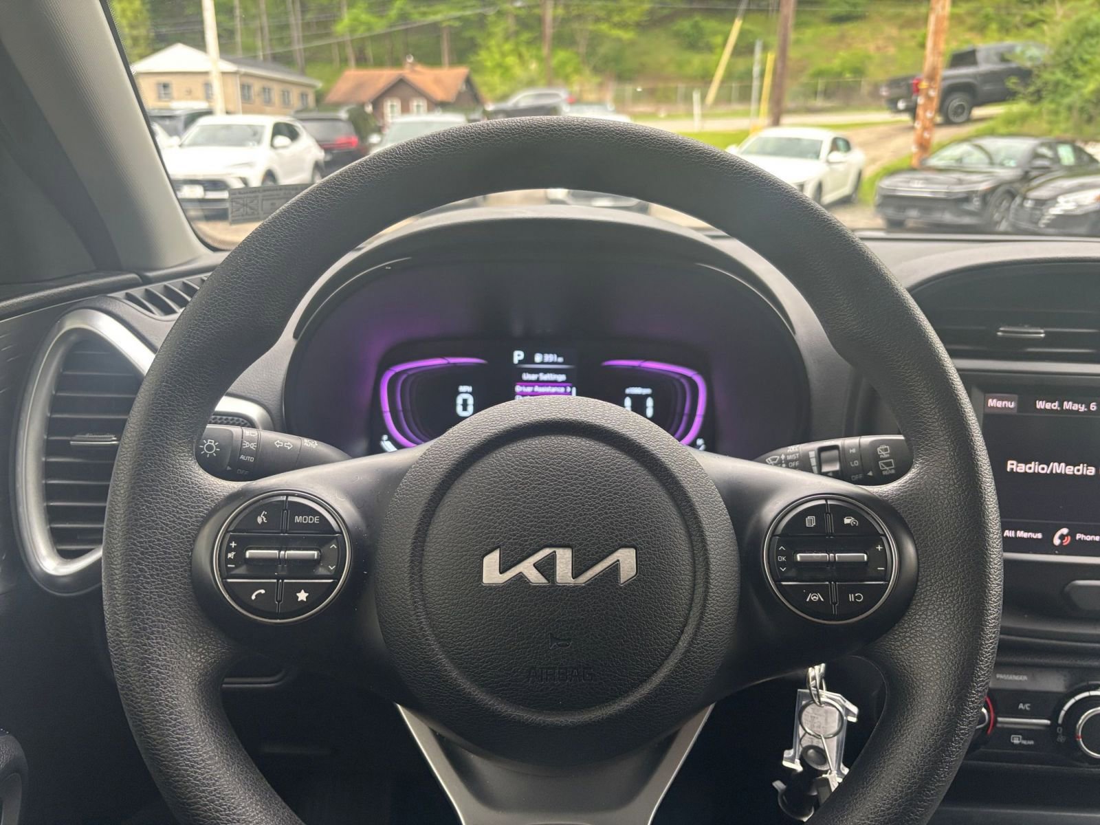 Used 2025 Kia Soul LX w/ LX Technology Package FWD image 25