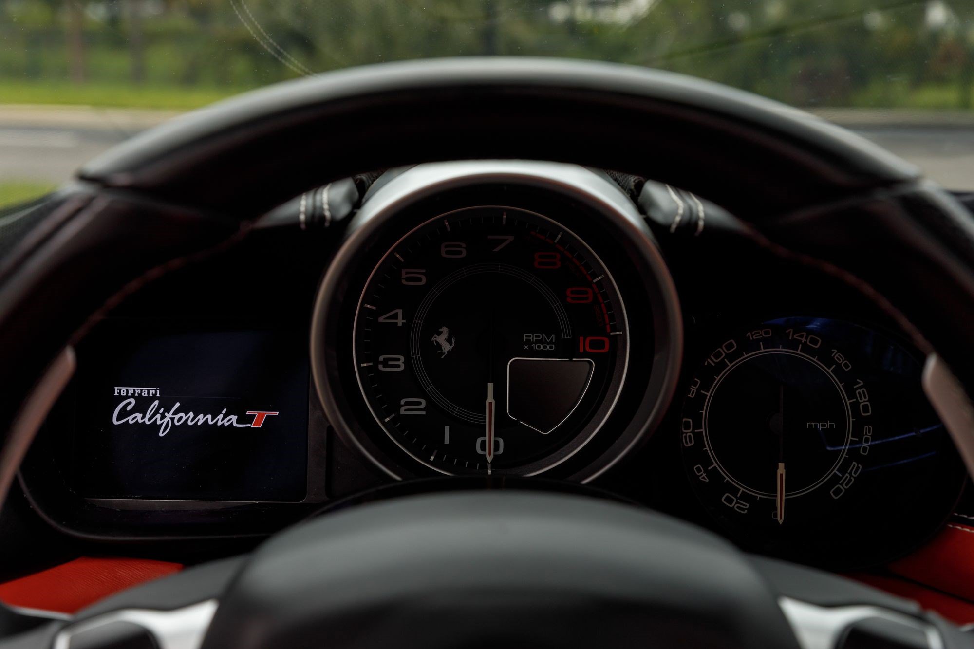 Used 2017 Ferrari California T RWD image 32