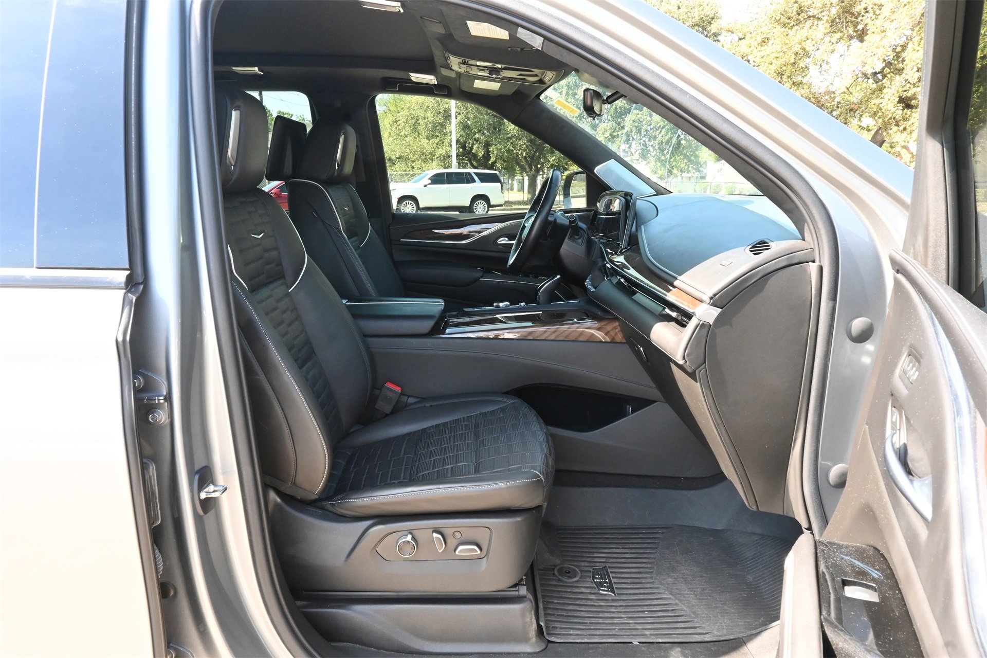 Certified 2023 Cadillac Escalade Sport Platinum w/ LPO, Floor Liner Package image 28