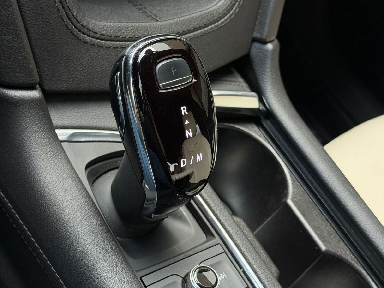 Used 2023 Cadillac XT6 Sport w/ LPO, Premium Carpet Package AWD/4WD image 32