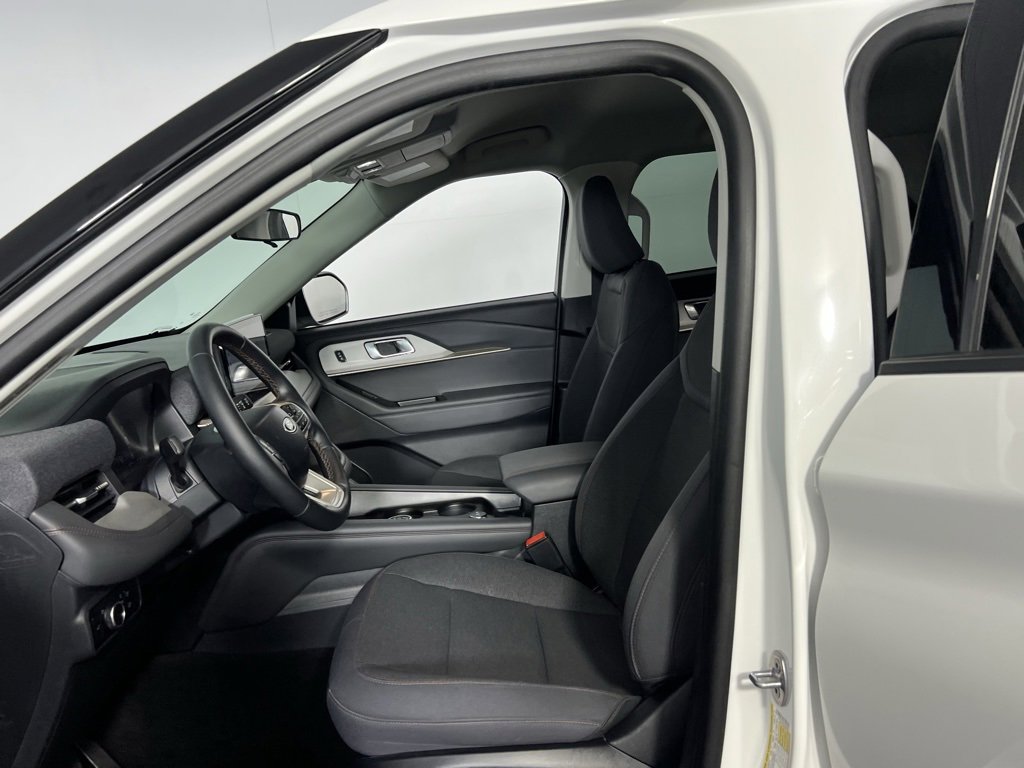 Used 2025 Ford Explorer Active image 22