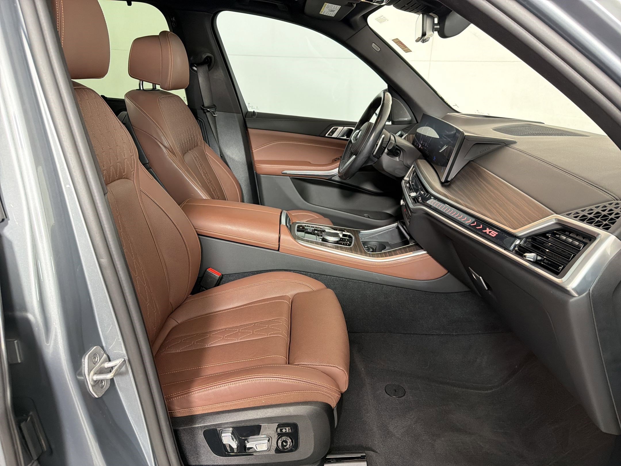 Used 2024 BMW X5 xDrive40i w/ M Sport Package image 29