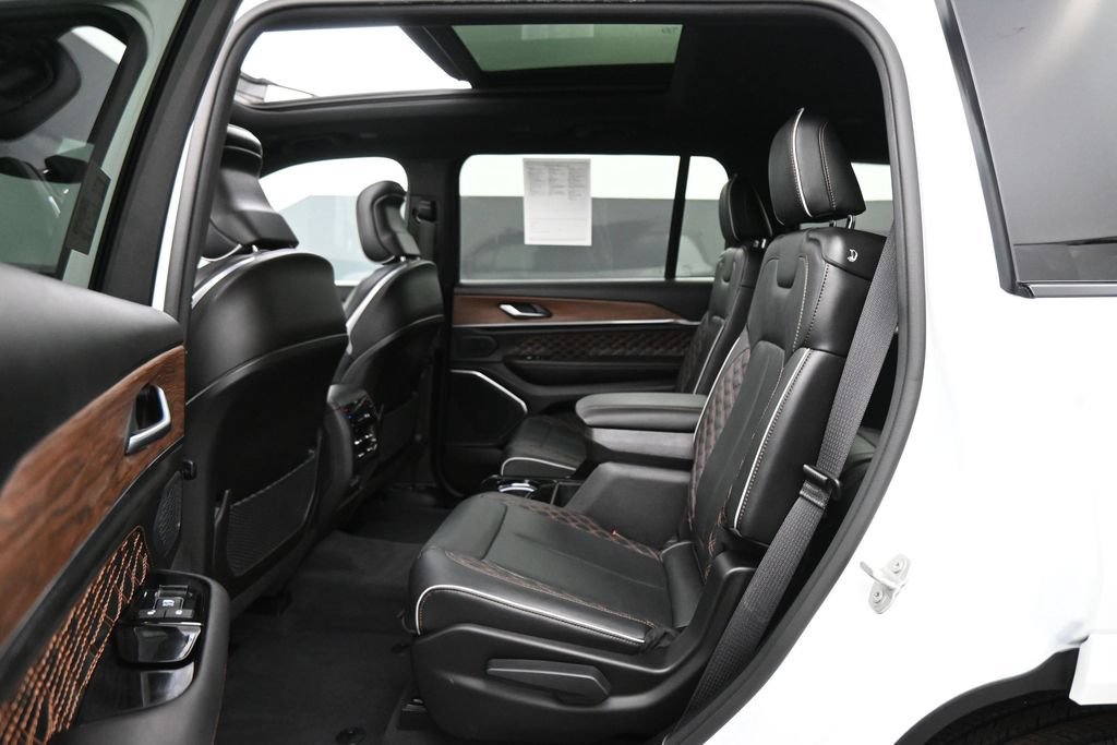 Used 2023 Jeep Grand Cherokee L Summit w/ High Altitude Package AWD/4WD image 24