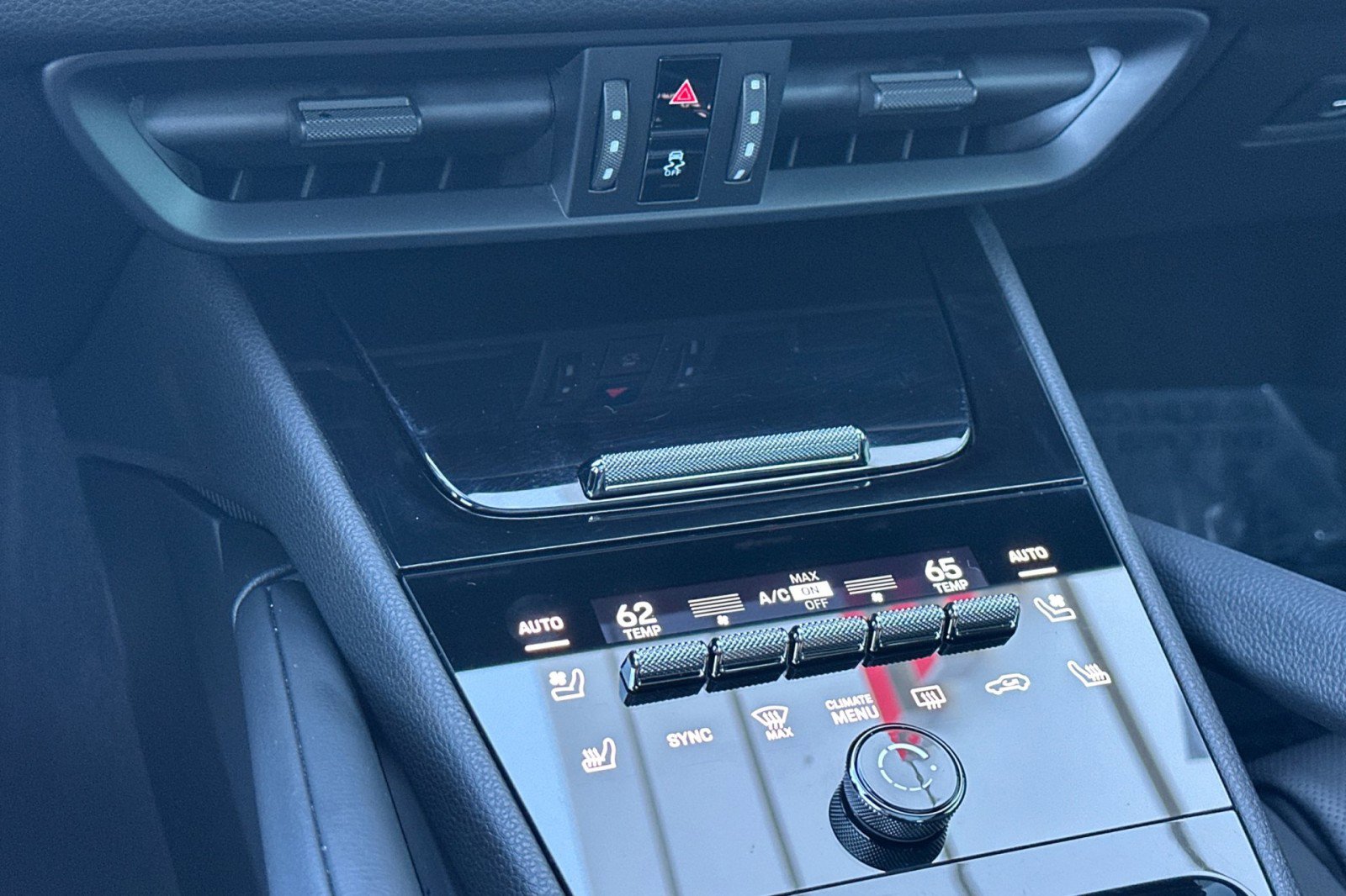 Used 2025 Porsche Cayenne Coupe image 21