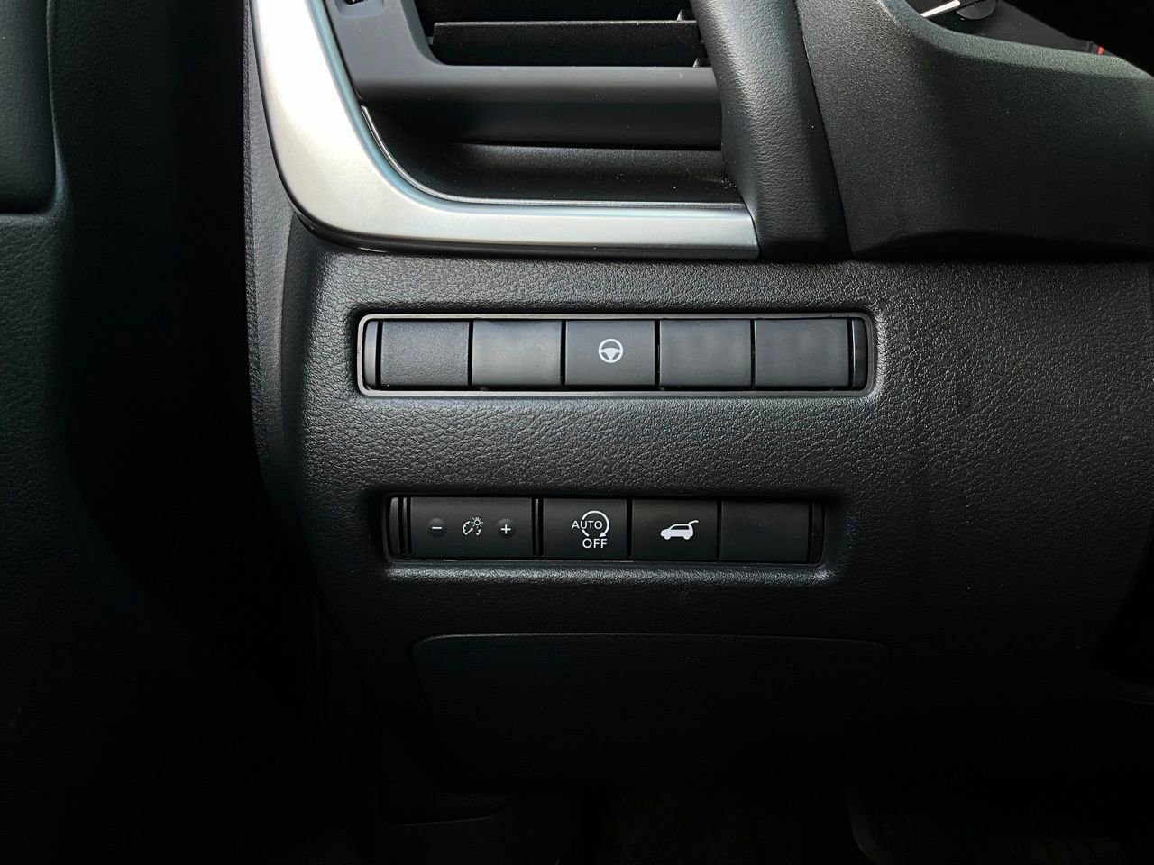 Used 2025 Nissan Rogue SV image 22