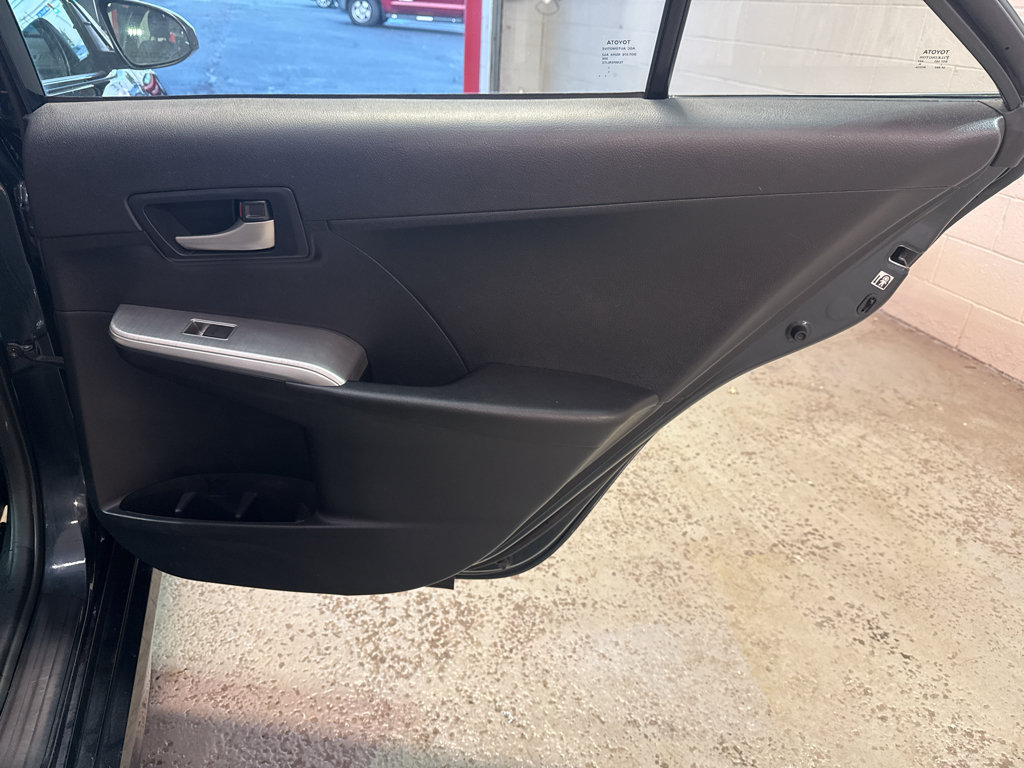 Used 2014 Toyota Camry SE FWD image 27