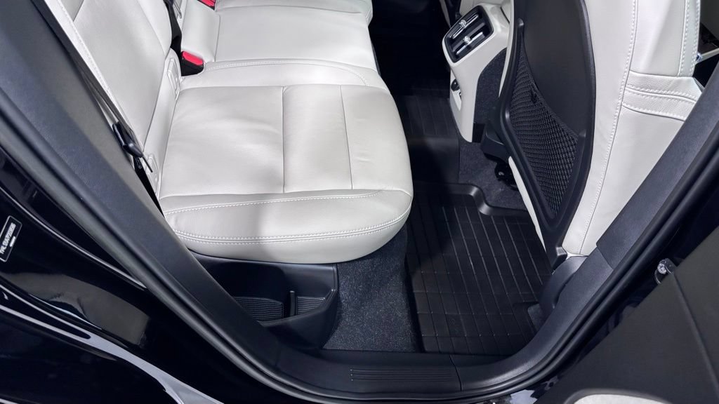 Certified 2023 Volvo XC40 B5 Ultimate w/ Protection Package Premier AWD/4WD image 24
