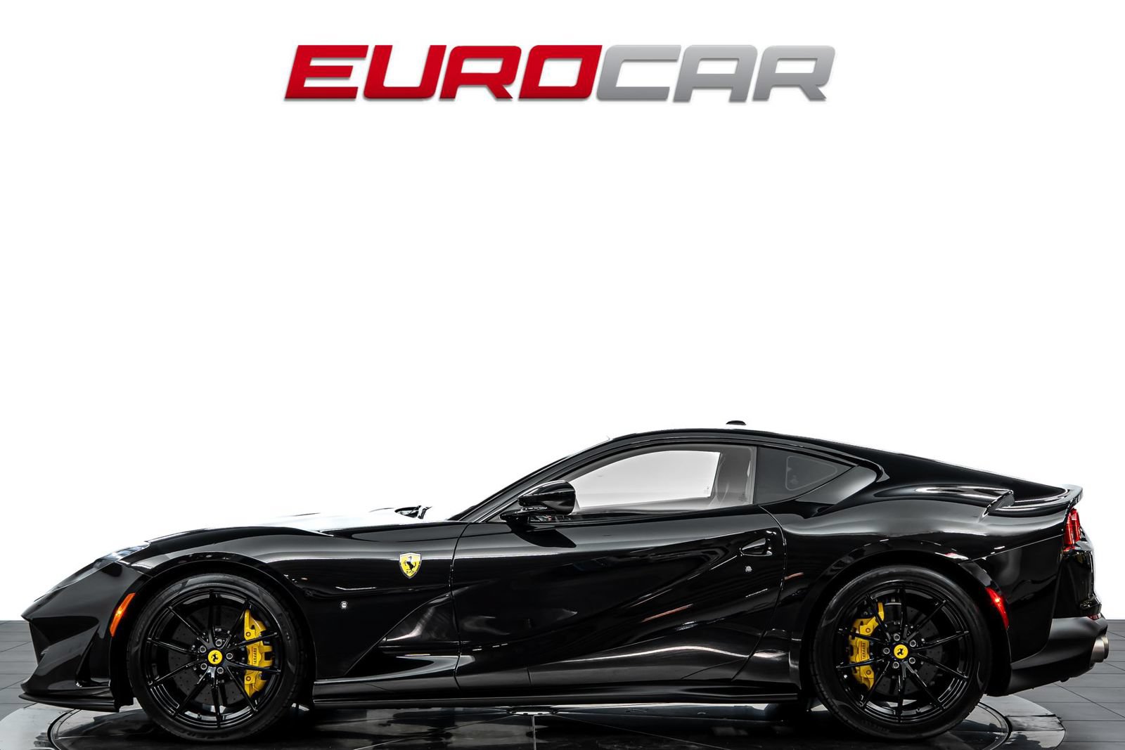 Used 2020 Ferrari 812 Superfast RWD image 2