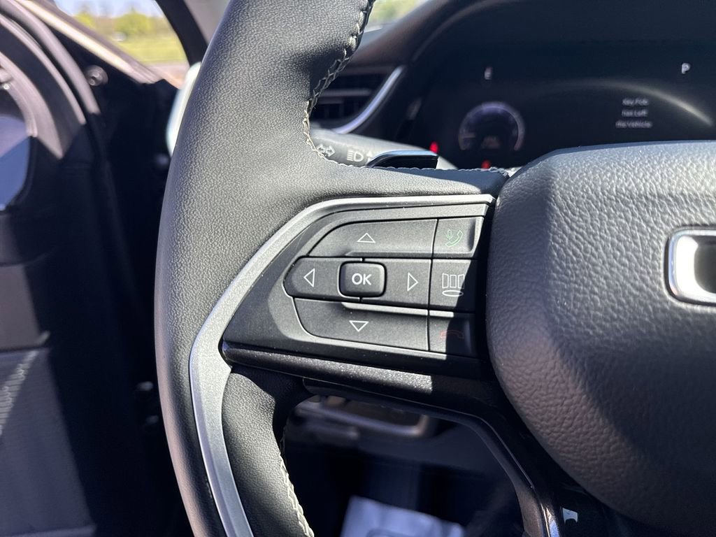 Used 2023 Jeep Grand Cherokee L Laredo w/ Luxury Tech Group I image 17