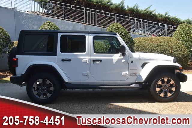 Used 2018 Jeep Wrangler Unlimited Sahara AWD/4WD image 14