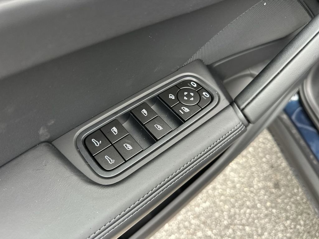 New 2026 Porsche Cayenne S image 17