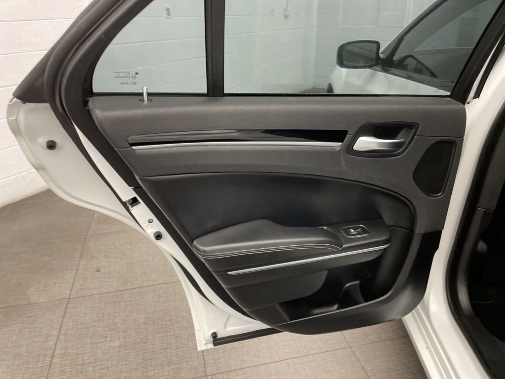 Certified 2022 Chrysler 300 S image 22