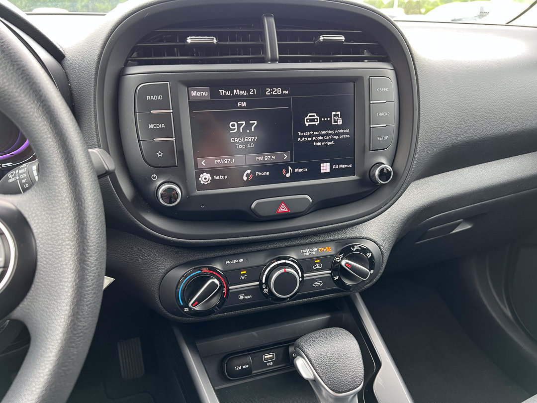 Used 2025 Kia Soul LX w/ LX Technology Package FWD image 17