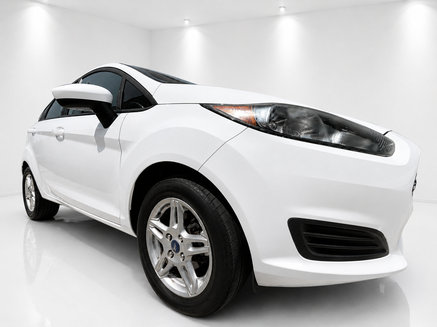 Used 2019 Ford Fiesta SE FWD image 2