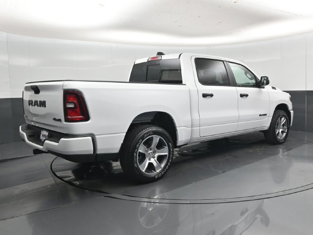 New 2027 RAM 1500 Express AWD/4WD image 3