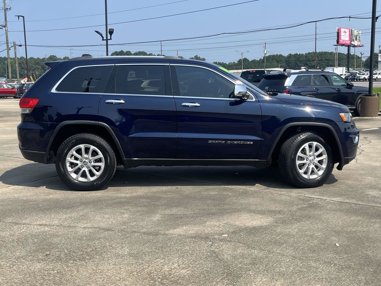 Used 2017 Jeep Grand Cherokee Limited AWD/4WD image 2