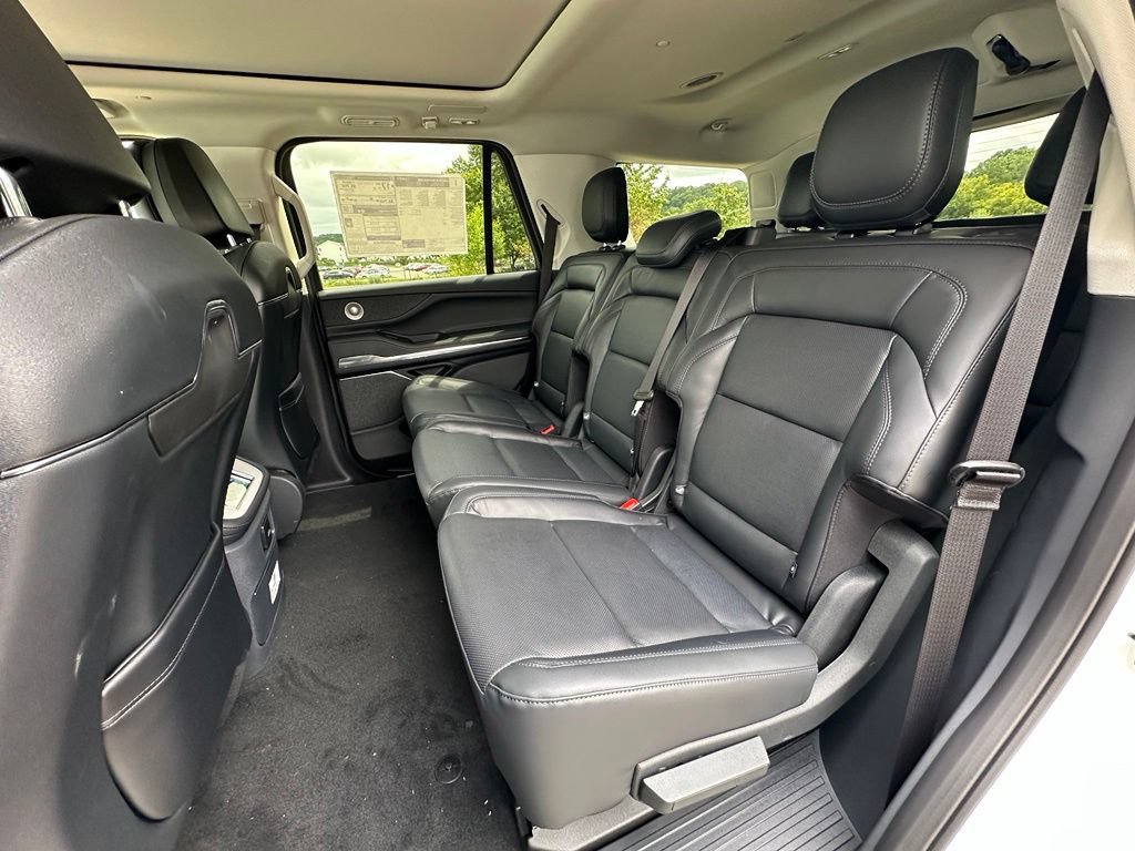 New 2027 Lincoln Navigator Reserve AWD/4WD image 18