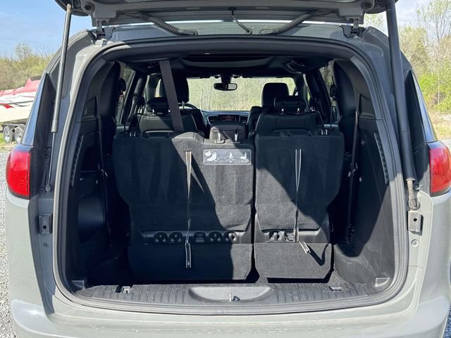 Used 2020 Chrysler Pacifica Touring-L Plus image 21