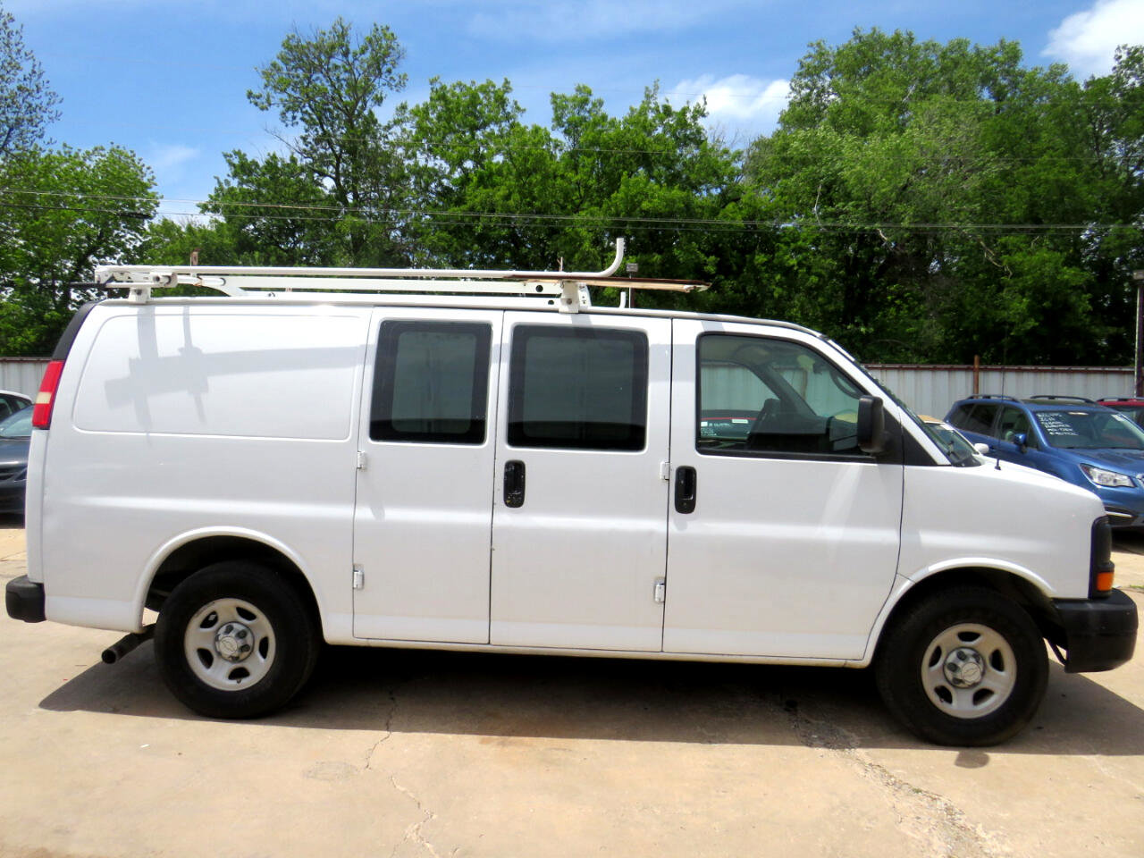 Used 2008 Chevrolet Express 1500 image 2