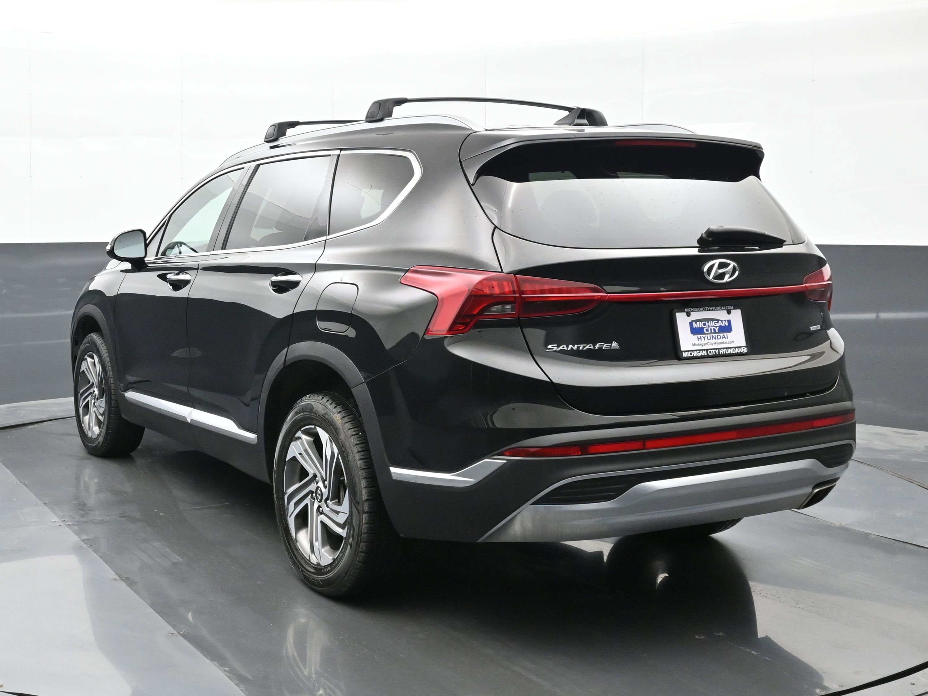 Certified 2022 Hyundai Santa Fe SEL w/ Convenience Package AWD/4WD image 2