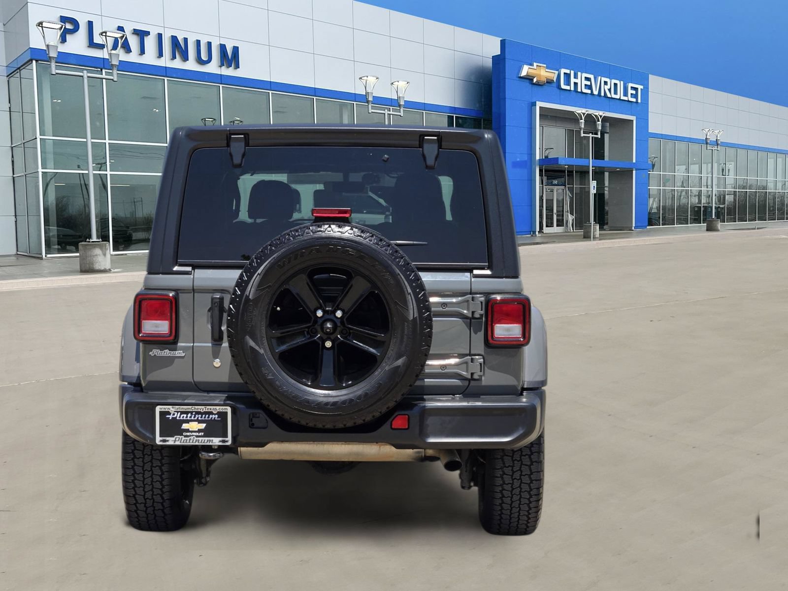 Used 2018 Jeep Wrangler Unlimited Sahara AWD/4WD image 5