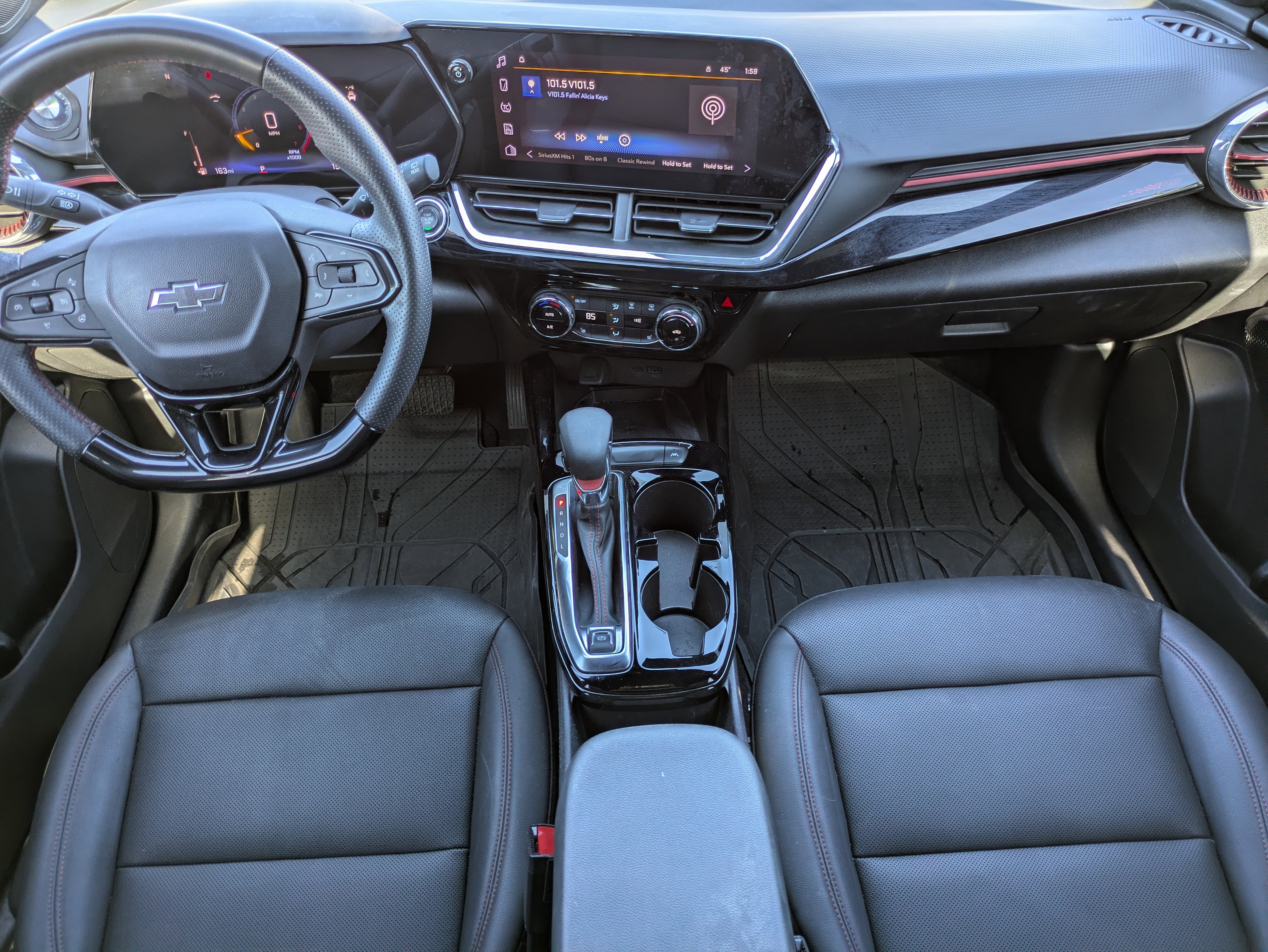 Used 2025 Chevrolet Trax RS w/ Sunroof Package image 9