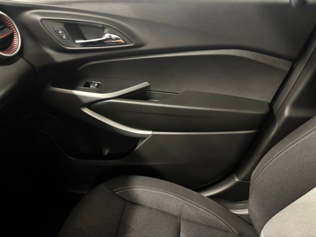 Used 2026 Chevrolet Trax RS FWD image 15