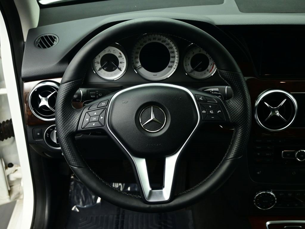 Used 2015 Mercedes-Benz GLK 350 4MATIC image 3