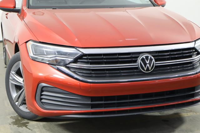 Used 2023 Volkswagen Jetta SE w/ Panoramic Sunroof Package FWD image 32