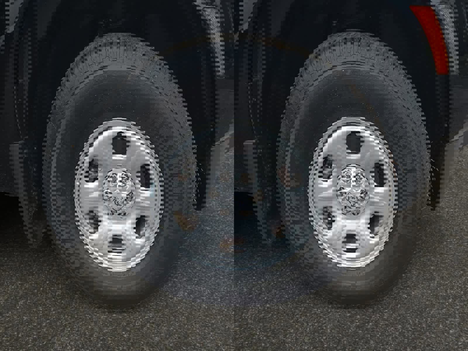 Used 2022 Nissan Frontier SV image 14