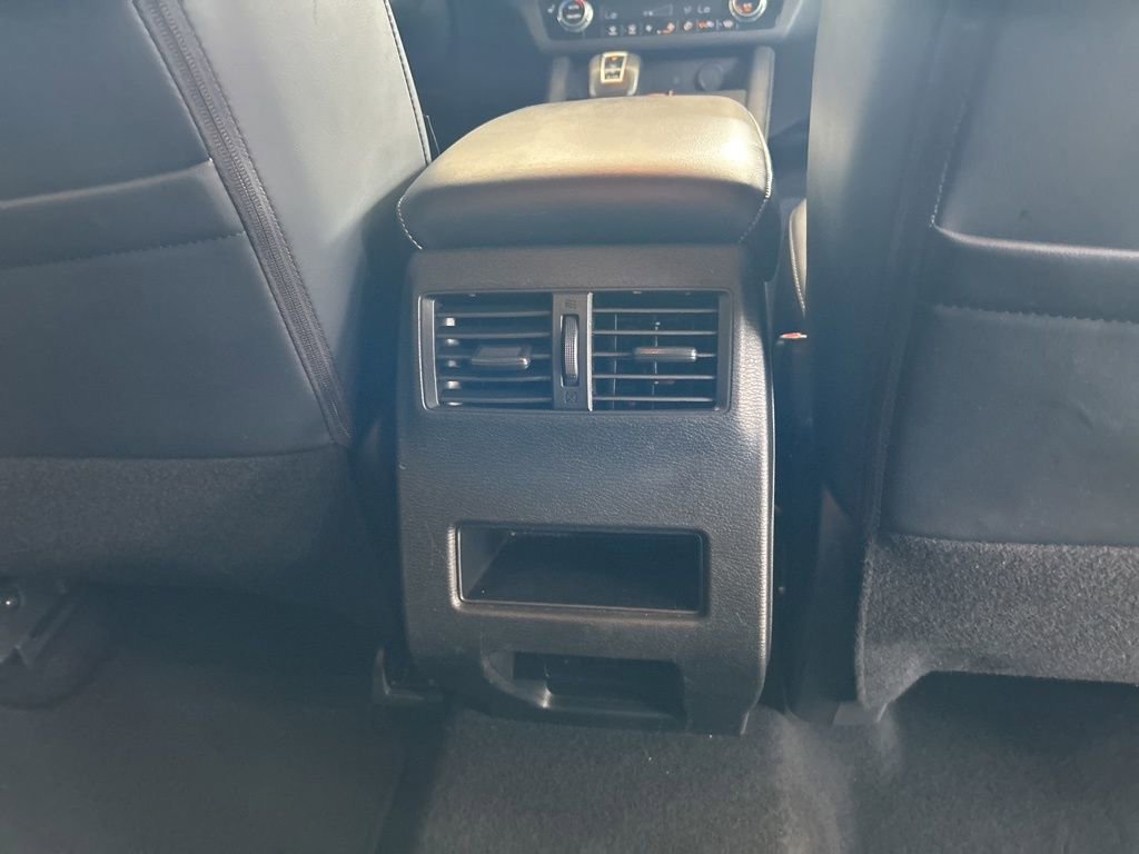 Used 2024 Mitsubishi Outlander AWD image 30