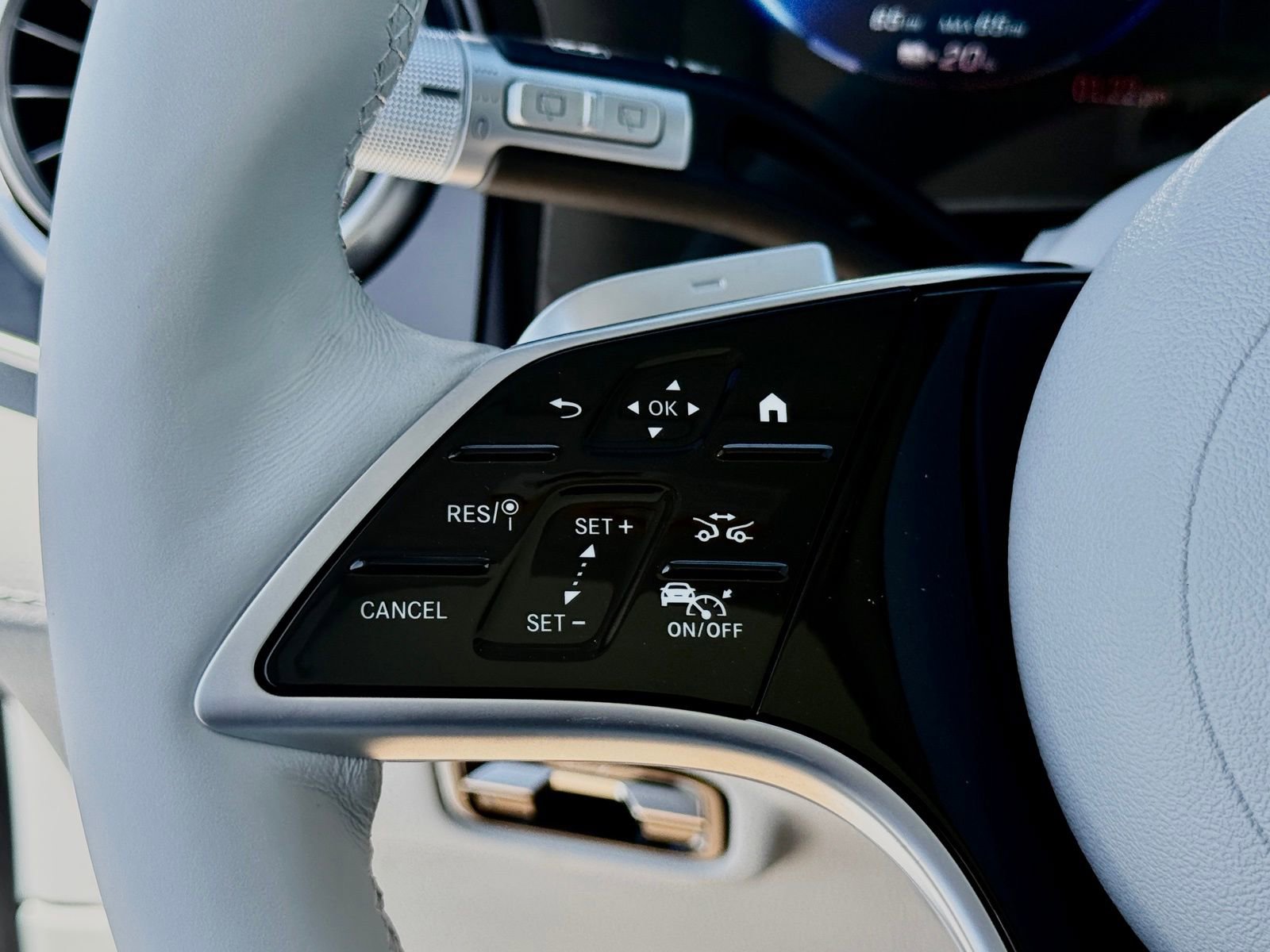 New 2026 Mercedes-Benz EQS 550 4MATIC SUV image 23
