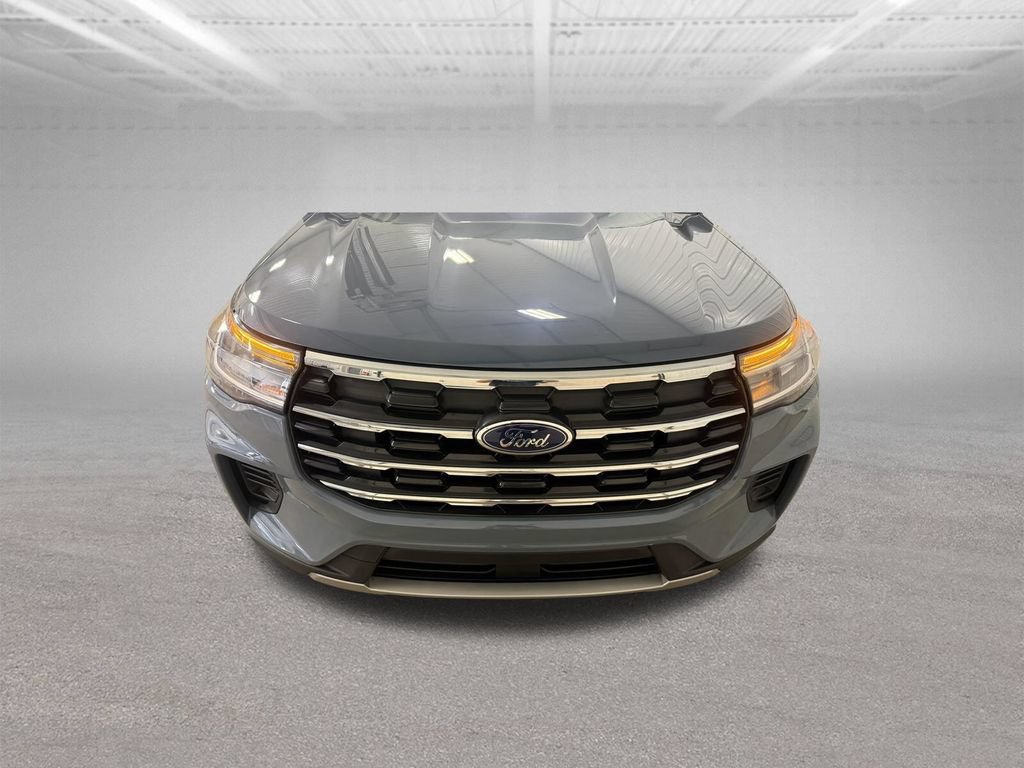 Used 2025 Ford Explorer Active AWD/4WD image 4