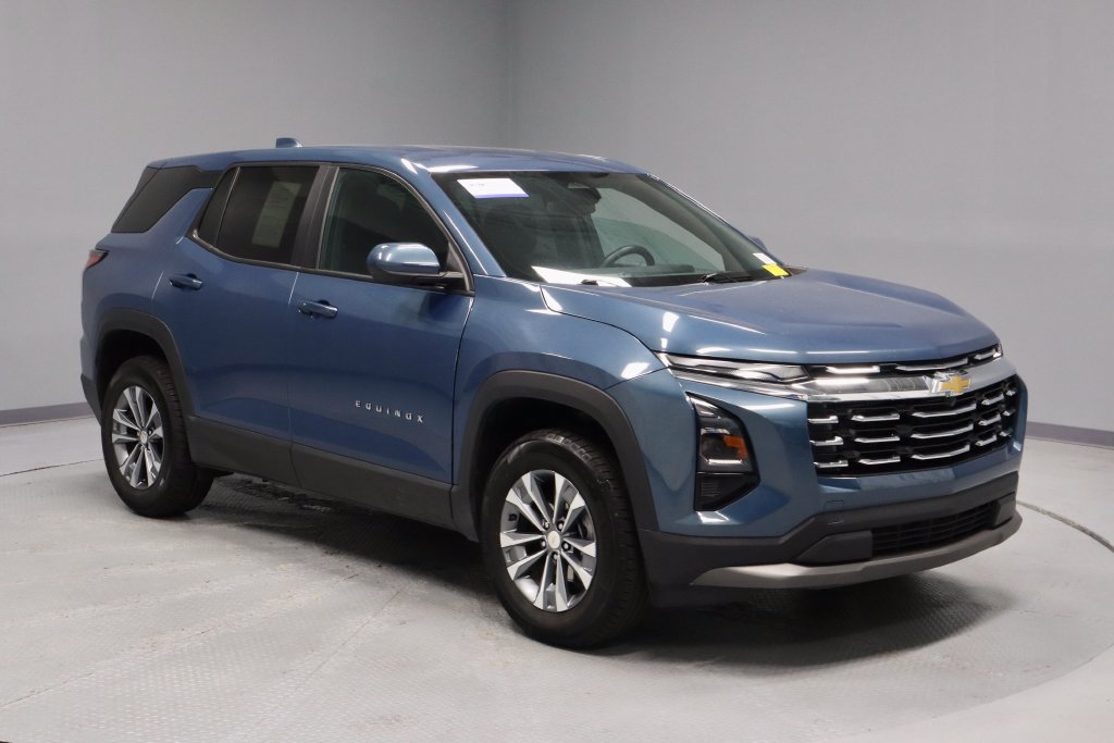 Used 2025 Chevrolet Equinox LT AWD/4WD image 1