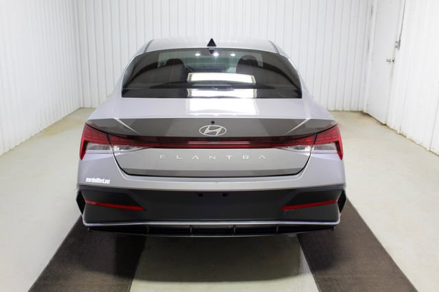 Used 2024 Hyundai Elantra SEL w/ Convenience Package image 5