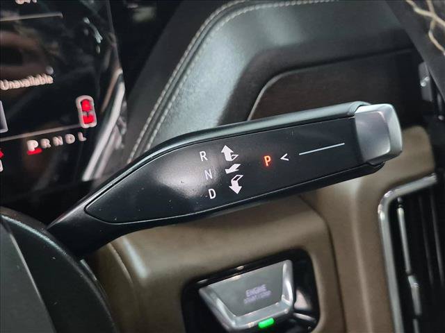 Used 2025 GMC Yukon Denali Ultimate AWD/4WD image 12