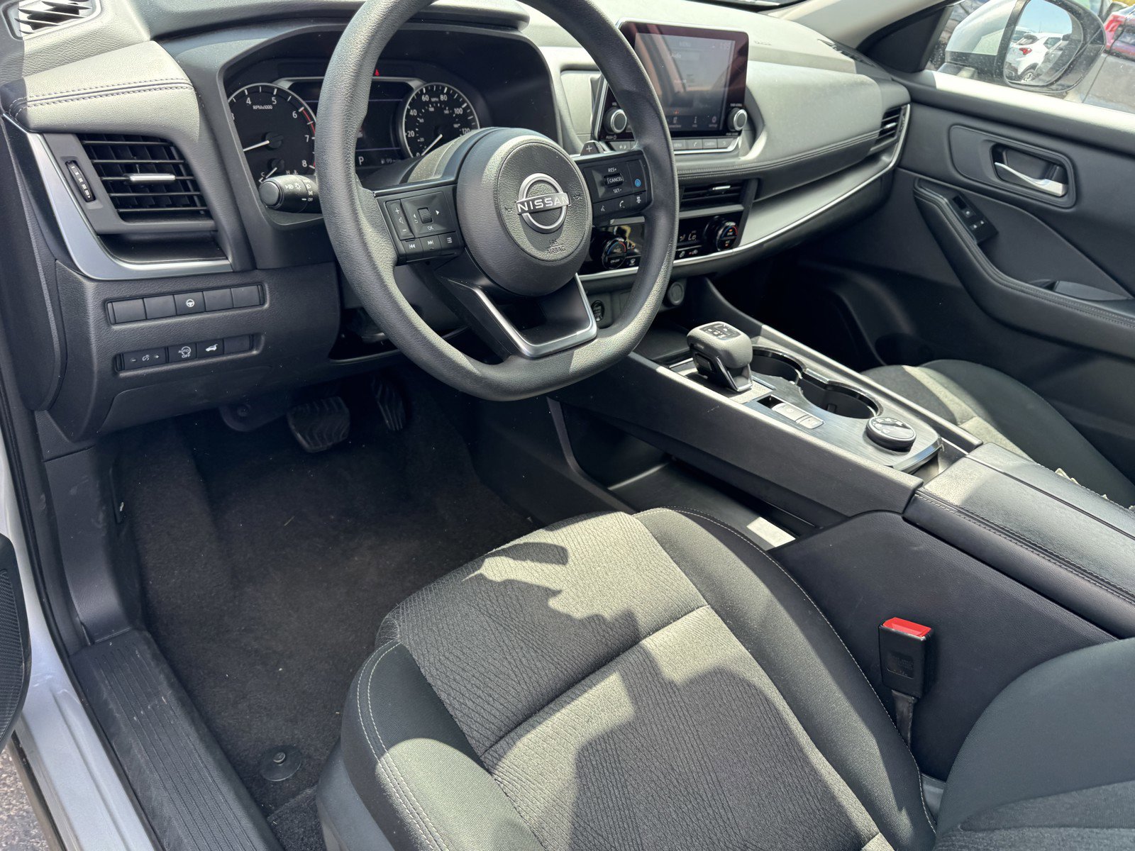 Used 2024 Nissan Rogue SV image 12