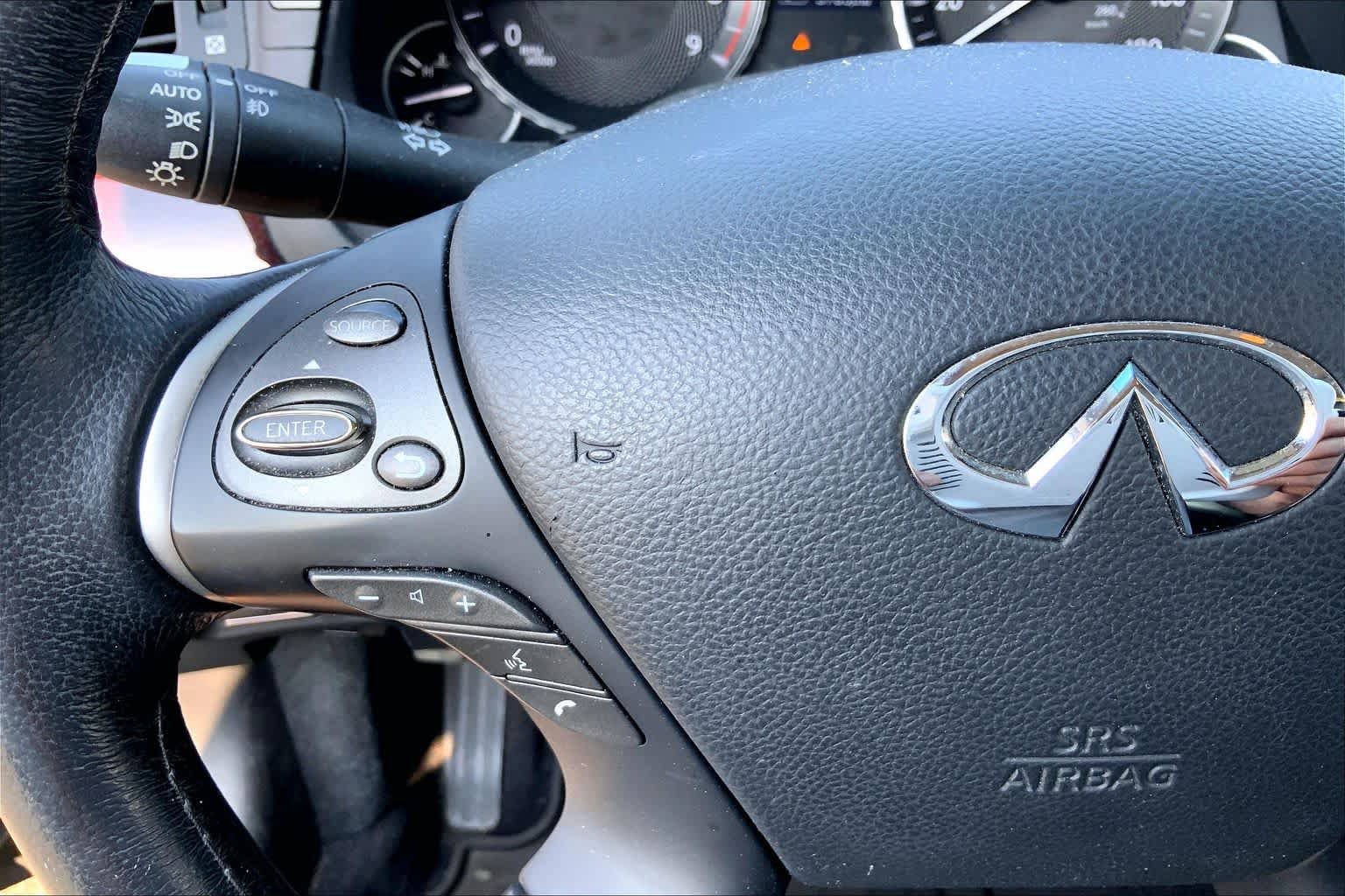 Used 2016 INFINITI Q70 3.7 AWD/4WD image 24