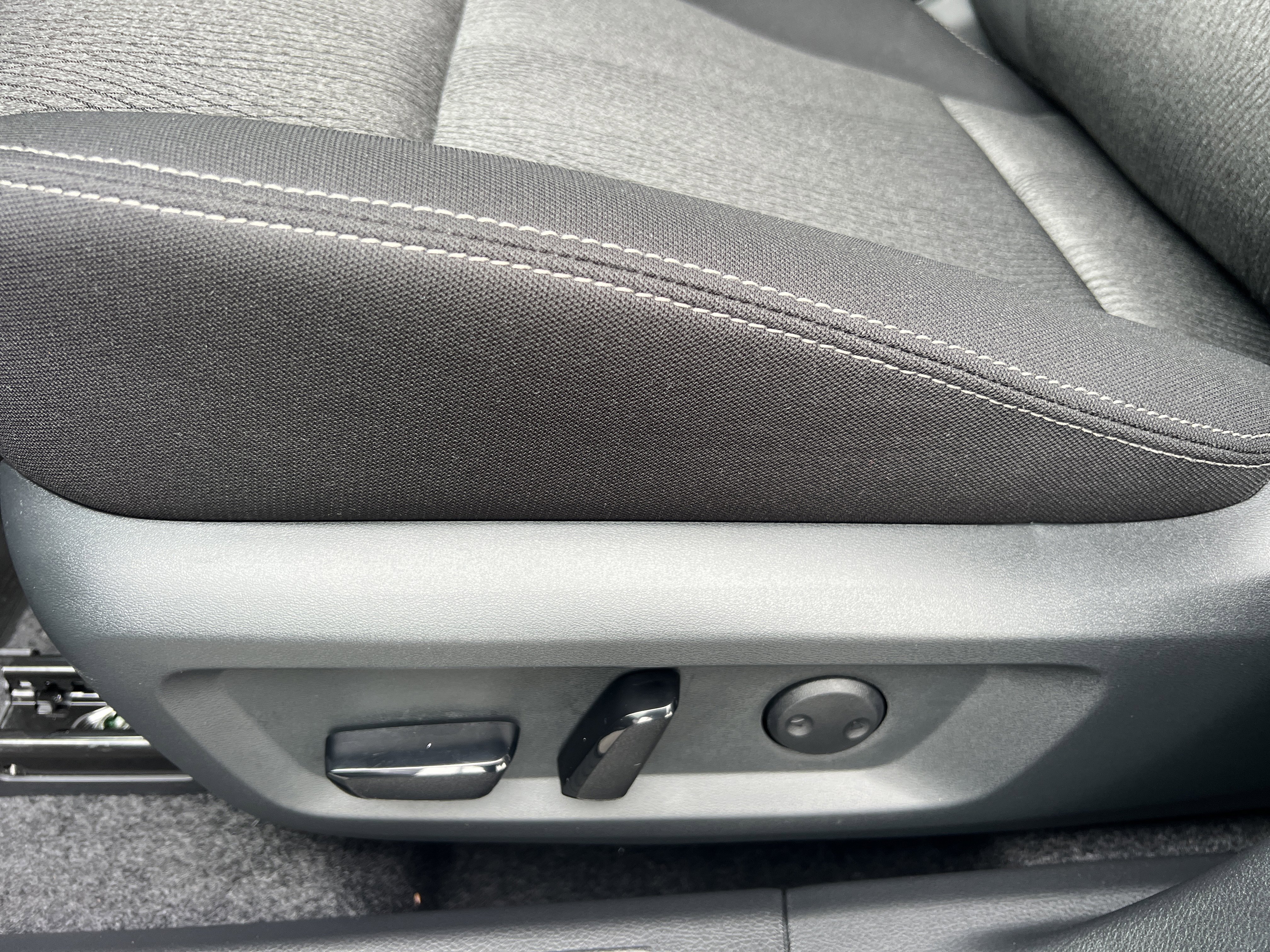 Certified 2026 Nissan Rogue SV FWD image 46