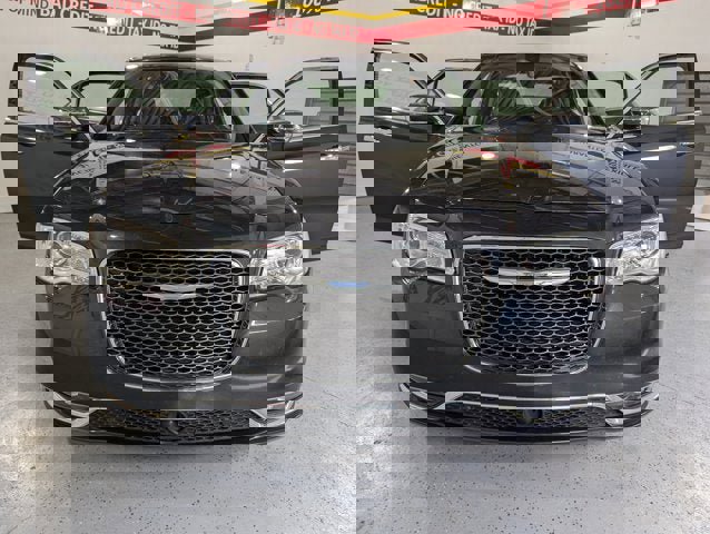 Used 2017 Chrysler 300 C w/ Safetytec Plus Group image 10